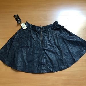 Aeropostale imitation leather skirt XS